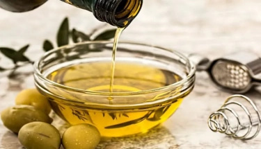  ত্বকের বলিরেখা কমাতে যেসব প্রাকৃতিক তেল হতে পারে ভরসা