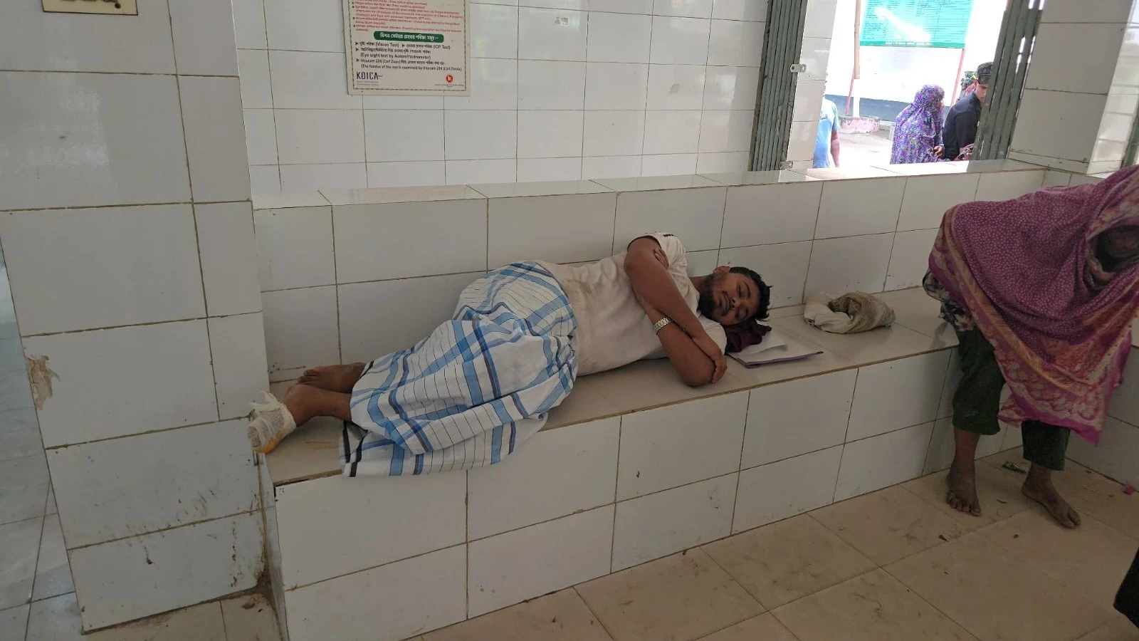 সাভারে পৈত্রিক সম্পত্তি নিয়ে বিরোধ: মারধরে আহত মা-ছেলে, হাসপাতালে ভর্তি