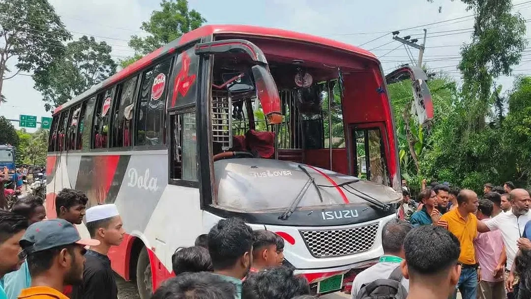 গোপালগঞ্জে বাস-মোটরসাইকেল সংঘর্ষে ৫ নিহত, আহত অন্তত ১০