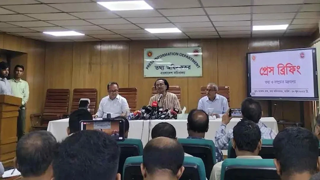 শেখ হাসিনার সাক্ষাৎকার প্রচার: সংশ্লিষ্ট গণমাধ্যমকে সতর্ক করবে সরকার