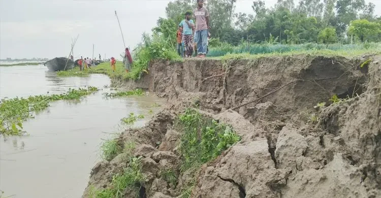 গাইবান্ধায় নদ-নদীর পানি কমছে, শুরু হয়েছে ভাঙন