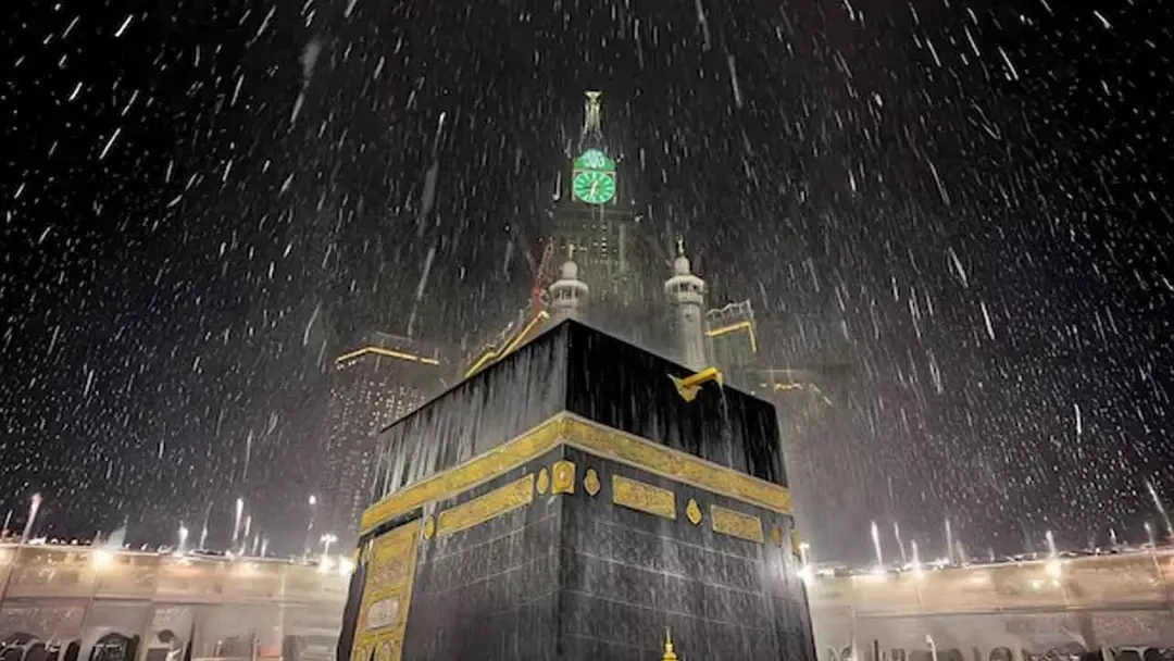 বৃষ্টির দিনে মহানবীর (সা.) নামাজের যে বর্ণনা রয়েছে হাদিসে