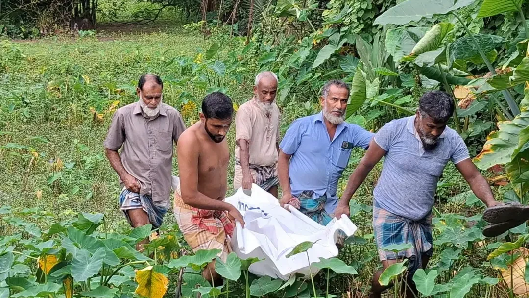 নিখোঁজের ২ দিন পর ডোবায় মিলল যুবকের পা বাঁধা বস্তাবন্দি মরদেহ