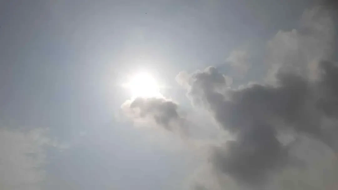 টানা বৃষ্টির পর রাজধানীতে মিলেছে সূর্যের দেখা, বাড়তে পারে তাপমাত্রা