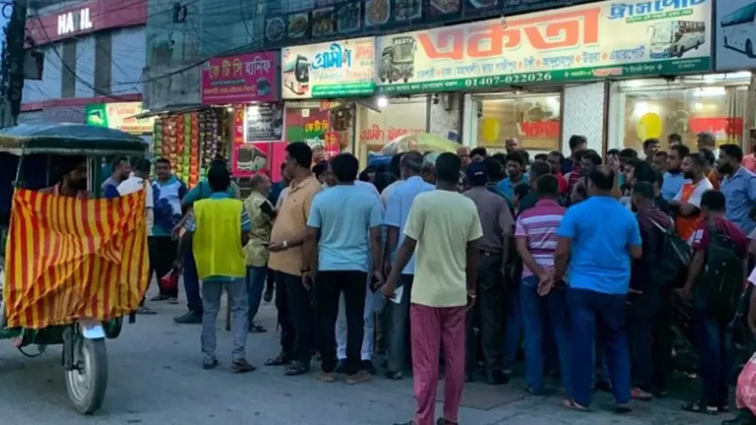 রাজশাহী থেকে সব রুটের বাস চলাচল বন্ধ