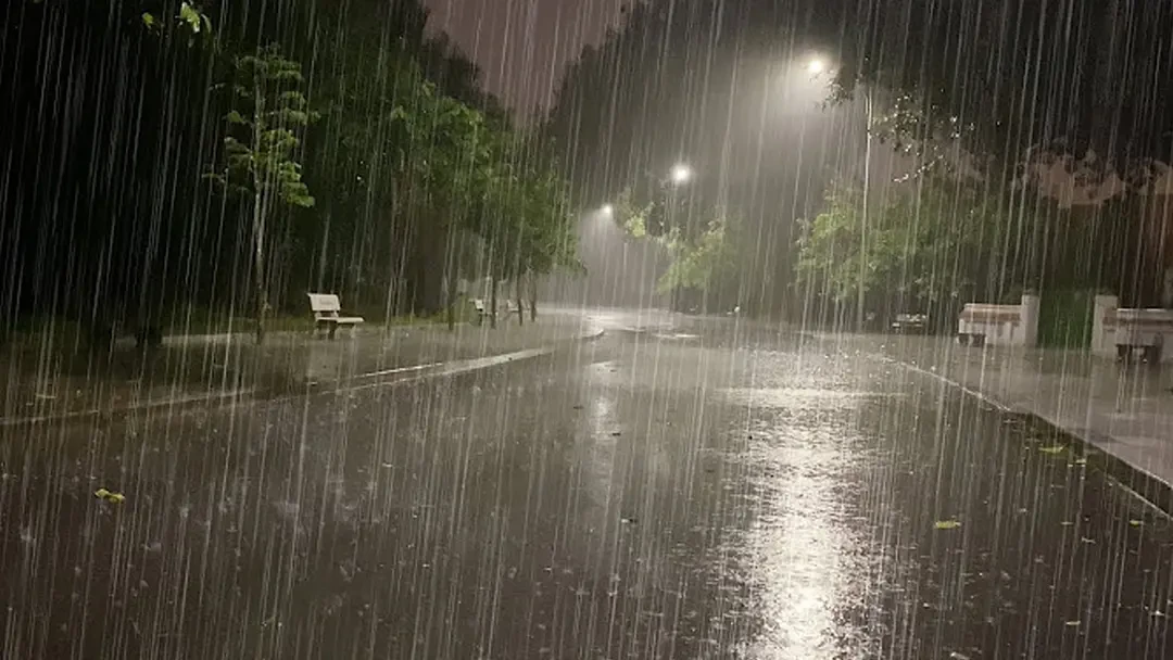 ঢাকায় রাতে বৃষ্টি হতে পারে, তাপমাত্রা কমার আভাস