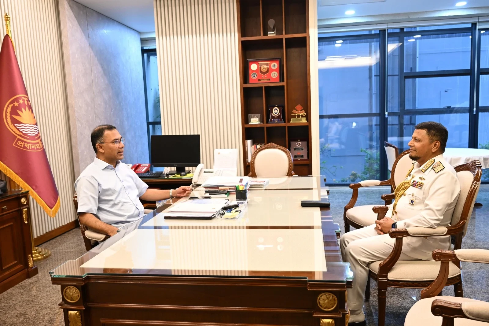 প্রধানমন্ত্রীর সঙ্গে বিদায়ী নৌবাহিনী প্রধানের সাক্ষাৎ