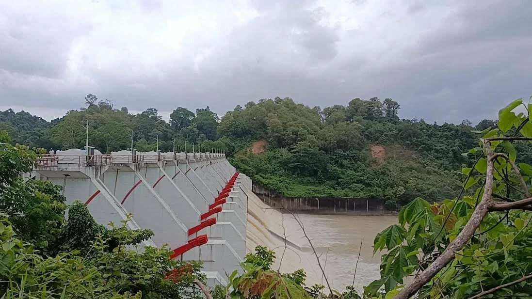 কাপ্তাই বাঁধের ১৬টি জলকপাট বন্ধ