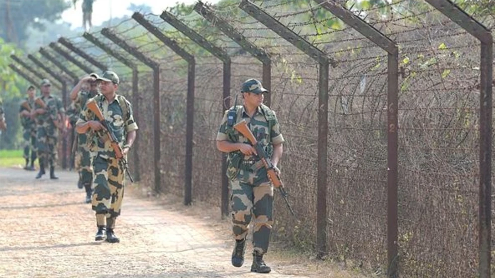 বাংলাদেশ সীমান্তে নিজেদের মধ্যে গোলাগুলি করে ২ বিএসএফ সদস্য নিহত