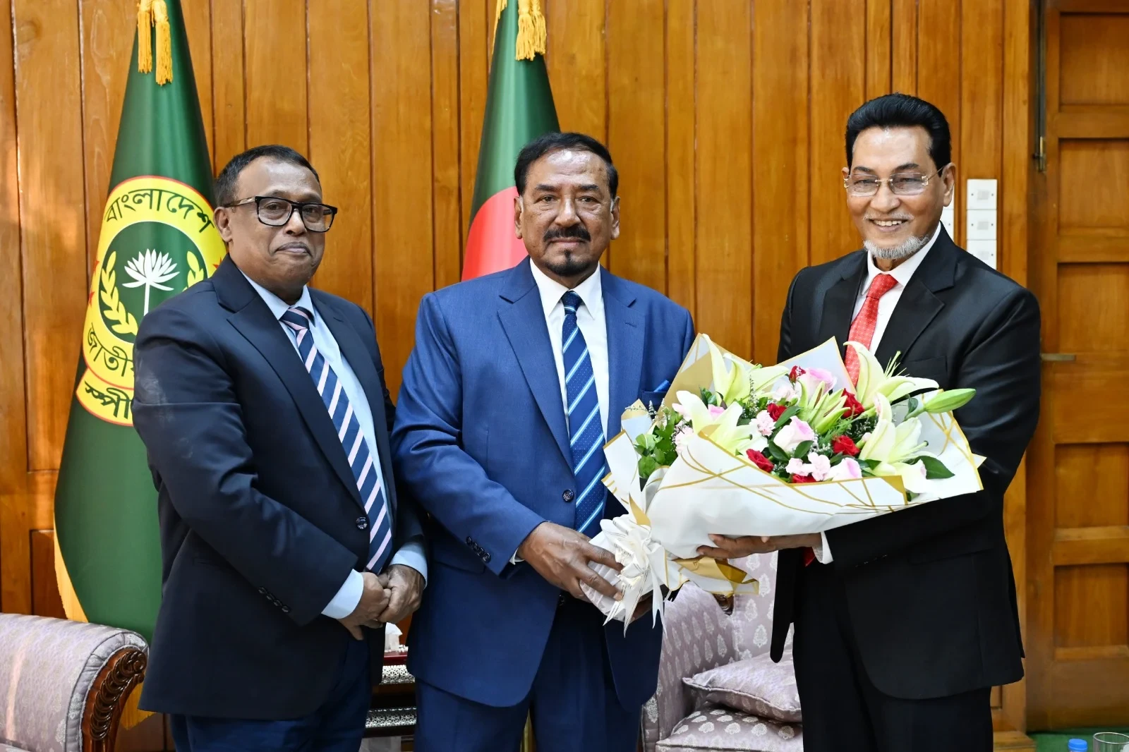ভারপ্রাপ্ত রাষ্ট্রপতির দায়িত্ব গ্রহণ করায় স্পিকারকে ফুলেল শুভেচ্ছা