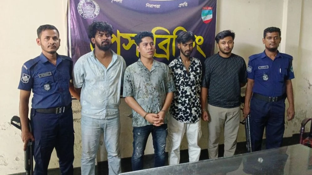 চট্টগ্রামের শীর্ষ সন্ত্রাসী ডেভিড ইমনের ৩ সহযোগী গ্রেফতার