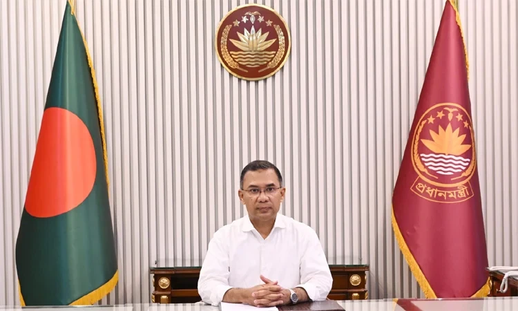 ছুটির দিনে রাজধানীর পরিচ্ছন্নতা দেখতে নিজেই গাড়ি চালিয়ে সড়ক পরিদর্শন করলেন প্রধানমন্ত্রী