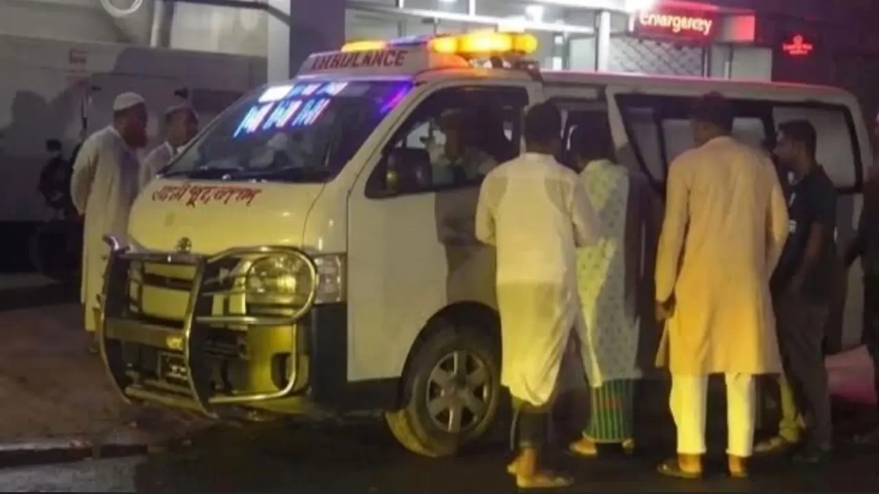 দাফনের ১২ ঘণ্টা পর ‘মা বেঁচে আছেন’ কবর থেকে মরদেহ তুললেন সন্তানরা