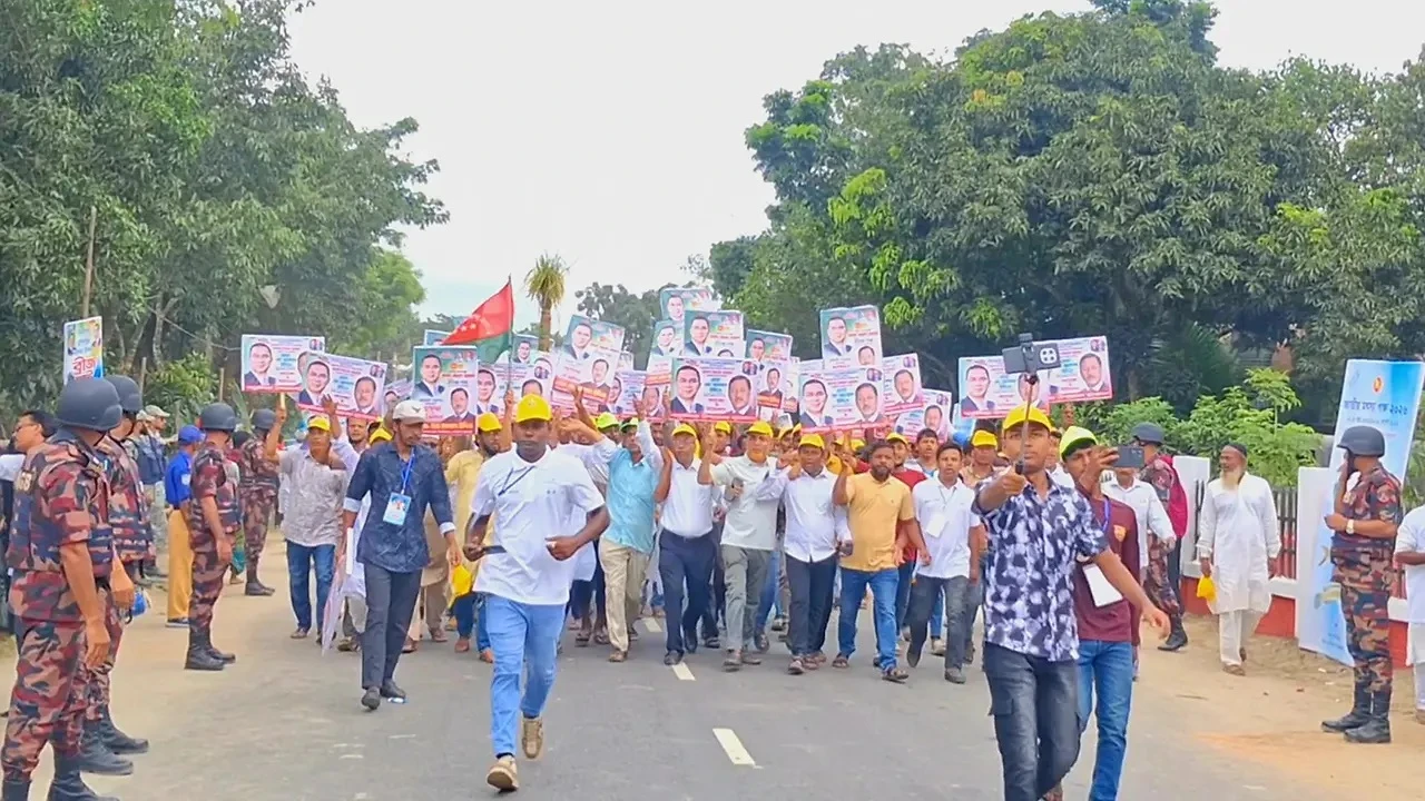 প্রধানমন্ত্রীর আগমন ঘিরে পাকুন্দিয়ায় জনস্রোত, ভোর থেকেই অপেক্ষায় নেতাকর্মীরা