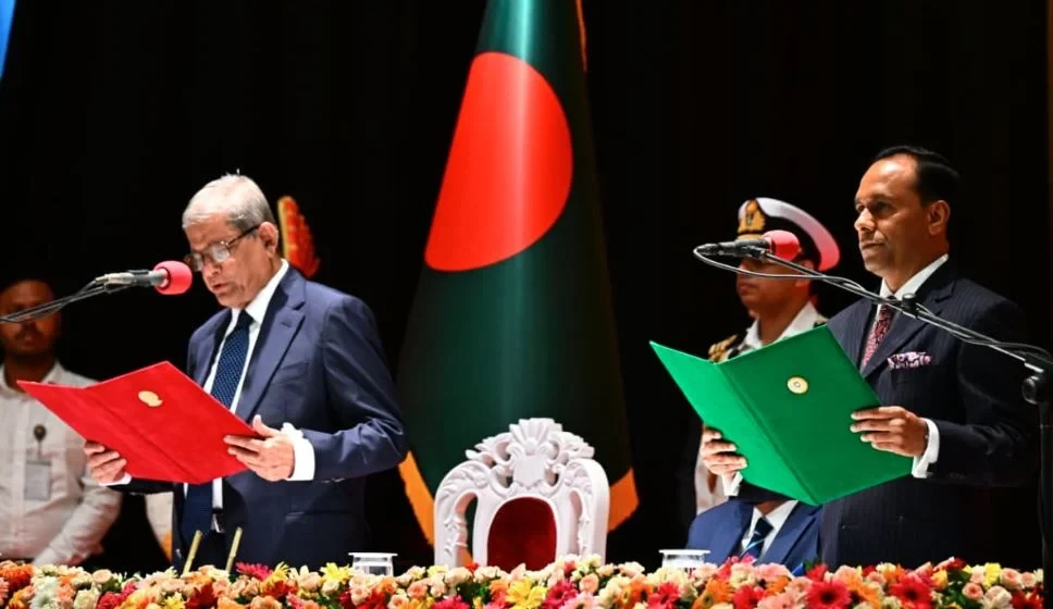 ২৩তম রাষ্ট্রপতি হিসেবে শপথ নিয়েছেন মির্জা ফখরুল