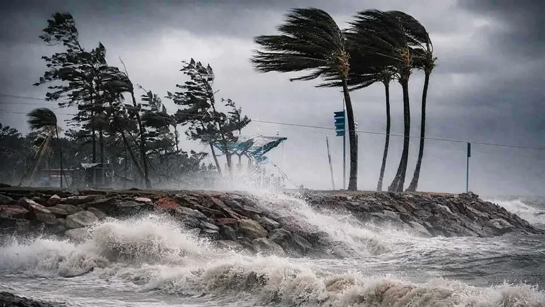 ৬ অঞ্চলে ৬০ কিলোমিটার বেগে ঝোড়ো হাওয়াসহ বৃষ্টির আভাস