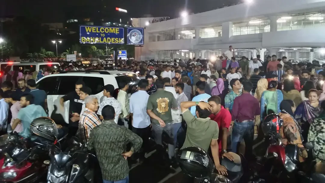 মির্জা আব্বাসকে স্বাগত জানাতে বিমানবন্দরে নেতাকর্মীদের ভিড়