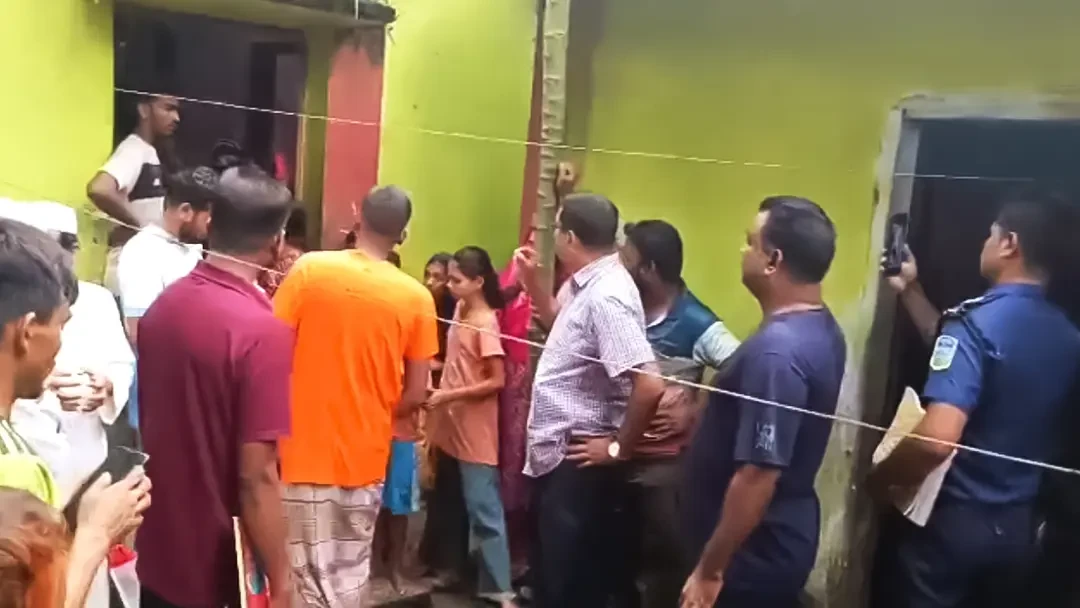 নেত্রকোণায় বাবাকে কুপিয়ে হত্যা, ছেলে আটক