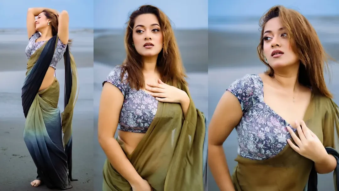 সমুদ্রতীরে দীঘি, শাড়িতে ছড়ালেন রূপের দ্যুতি