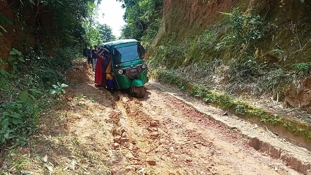 সড়ক আছে, চলাচলের উপায় নেই পানছড়ির ১৫ গ্রামের মানুষের
