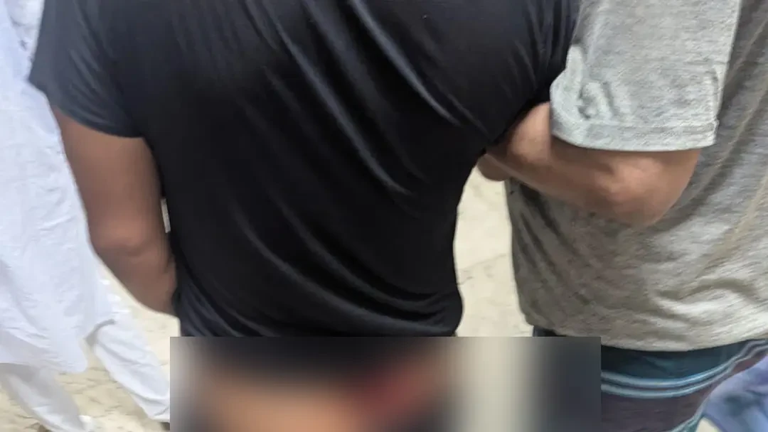 যাত্রাবাড়ীতে পুলিশ বক্সের সামনে ককটেল বিস্ফোরণ, অটোরিকশাচালক আহত