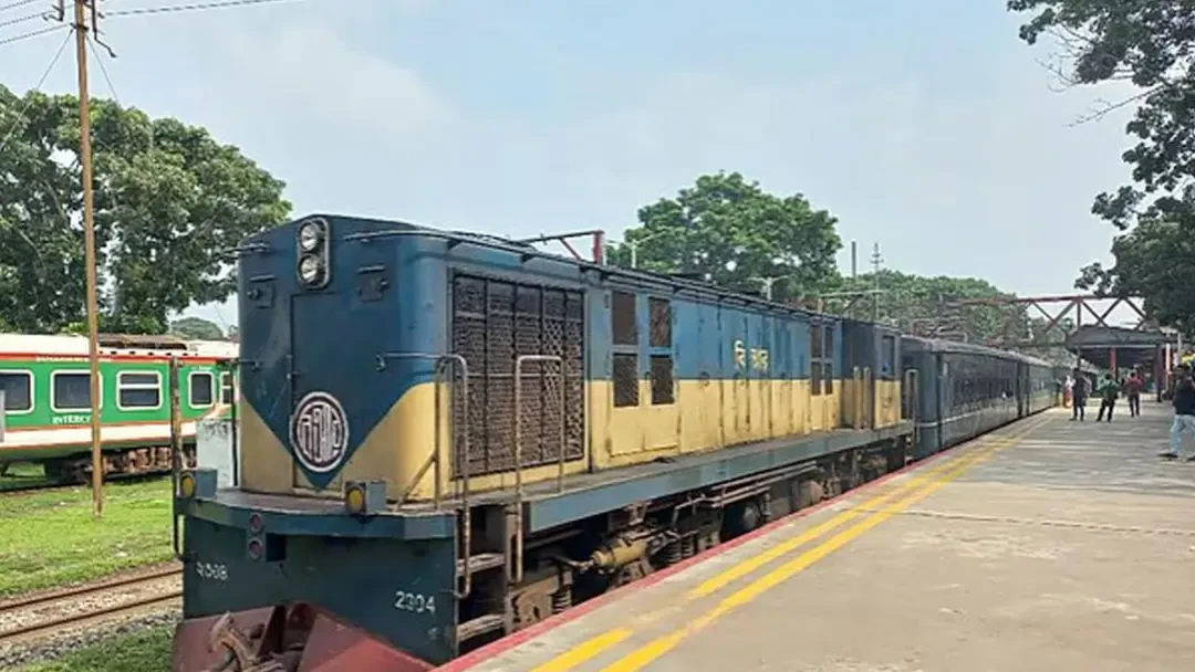 পশ্চিমাঞ্চল রেলওয়ে : লাভের আশায় ১১টি ট্রেন ইজারা দেবে রেল