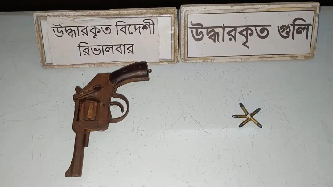 কুষ্টিয়ায় বিদেশি রিভলভার ও ৫ রাউন্ড গুলি উদ্ধার