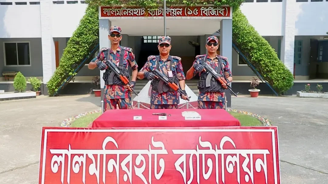 কুড়িগ্রামে পিস্তল-গুলিসহ ক্রিস্টাল মেথ আইস উদ্ধার